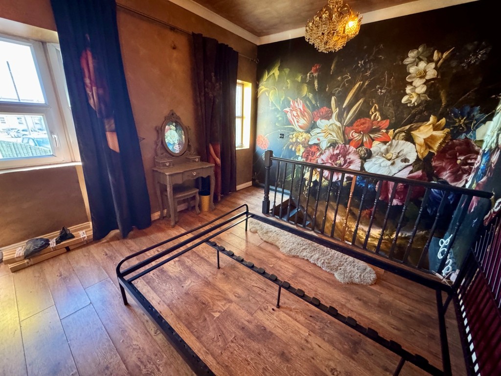 Lot: 53 - ONE-BEDROOM MAISONETTE CLOSE TO AMENITIES - Bedroom